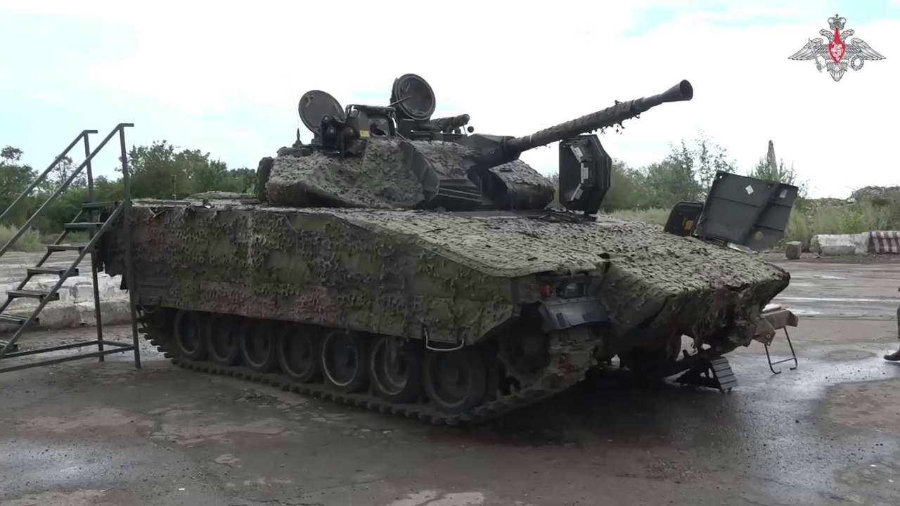 Troféu de guerra... Russos desdenham do blindado sueco CV90