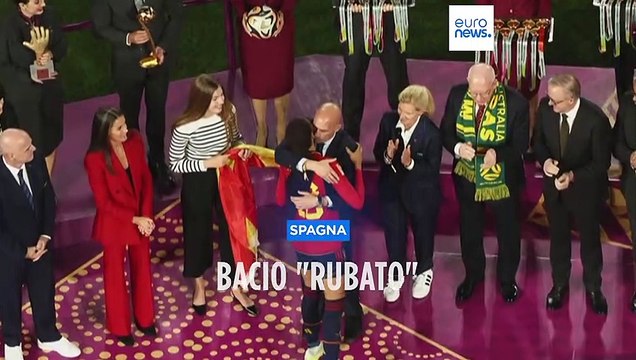 Il bacio dello scandalo : pressioni del governo e inchiesta FIFA, Rubiales si dimetta