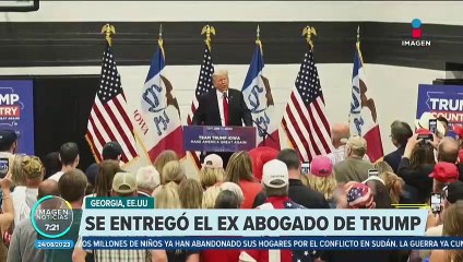 Exabogado de Donald Trump se entrega a las autoridades