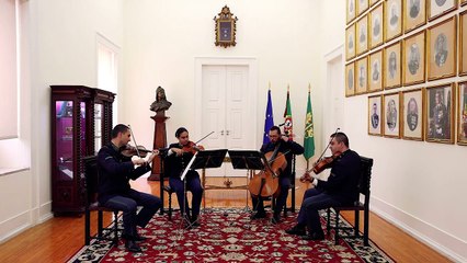 A GNR também tem artistas (e estes tocaram uma famosa música dos Coldplay)