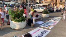 Lo stupro a Palermo, a Mondello la protesta per dire no alla violenza