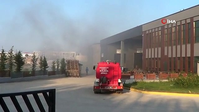 Biga'da mobilya fabrikasında çıkan yangın büyümeden söndürüldü