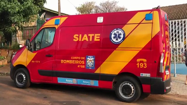 Mulher é socorrida pelo Siate com suspeita de fratura no tornozelo