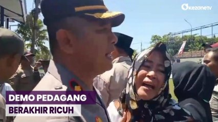 Tolak Relokasi, Demo Pedagang Mayoritas Emak-Emak Berakhir Ricuh di Sampang