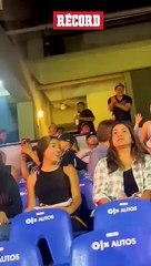 Aficionada Sultanes de Monterrey hace topless en partido