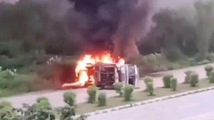 उदयपुर: तेल से भरे टैंकर में लगी भीषण आग, देखें कैसे चालक खलासी ने कूदकर बचाई जान, VIDEO