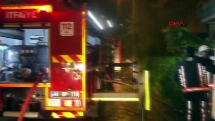 Malatya'da boşaltılan binada çıkan yangın 2 saatte söndürüldü