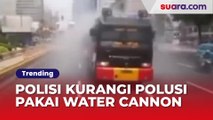 Viral Polisi Kurangi Polusi Pakai Water Cannon, Warganet Geleng-geleng: Teori Darimana?