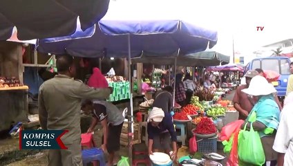 Satpol PP Tertibkan Pedagang Yang Memakai Badan Jalan