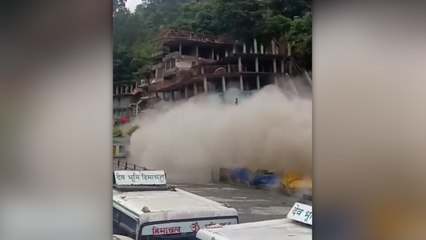 Hindistan’da toprak kayması: 8 bina hasar gördü