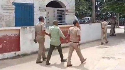 इनामिया बदमाश ने किया फ़िल्मी अंदाज में किया सरेंडर,एनकाउंटर का सता रहा था डर