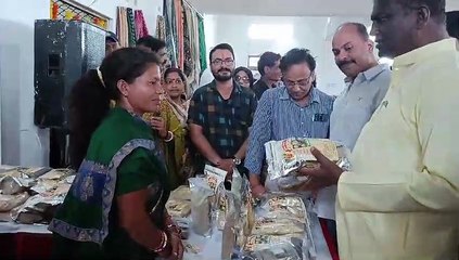 स्व-सहायता समूहों से जुड़कर सशक्त और आत्मनिर्भर बन रहीं महिलाएं
