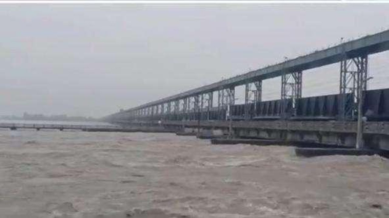 सुपौल: कोसी बराज से छोड़ा गया 2.28 लाख क्यूसेक पानी, प्रशासन ने जारी किया हाई अलर्ट