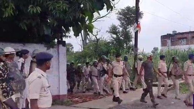 पश्चिमी चंपारण: महावीरी जुलूस उपद्रव में 2072 लोगों पर मुकदमा दर्ज, 24 घंटे बाद इंटरनेट सेवा बहाल