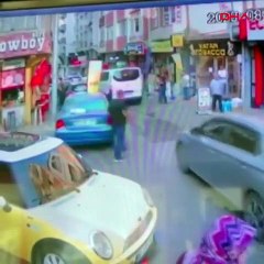 Kavga ettiği kişinin arabasını pert etti