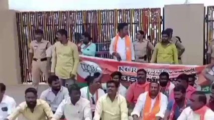 మెదక్: నూతన కలెక్టరేట్ కార్యాలయం వద్ద ఉద్రిక్తత
