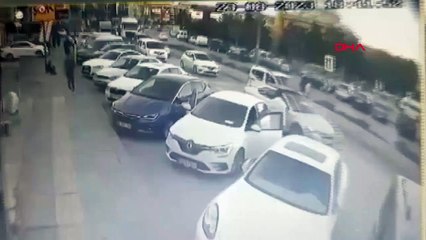 La jambe d'une femme heurtée par un camion est amputée