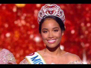 Clémence Botino candidate à Miss Monde:  sa photo officielle fait sensation !