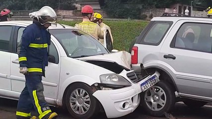 Engavetamento mobiliza Corpo de Bombeiros na PRc-467 em Cascavel