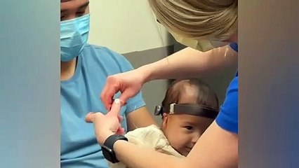 Babasının sesini ilk kez duyan bebek büyük bir korku yaşadı