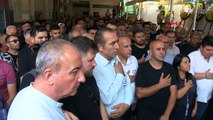 İzmir'de silahlı kavga sonucu hayatını kaybeden adam toprağa verildi