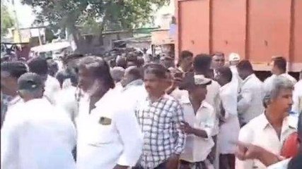 శ్రీ సత్యసాయి జిల్లా: రోడ్డుపై రచ్చ రచ్చ.. రంగంలోకి పోలీసులు