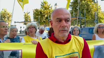 Livorno, protesta contro i bus dei crocieristi: "Affumicano il centro" / Video