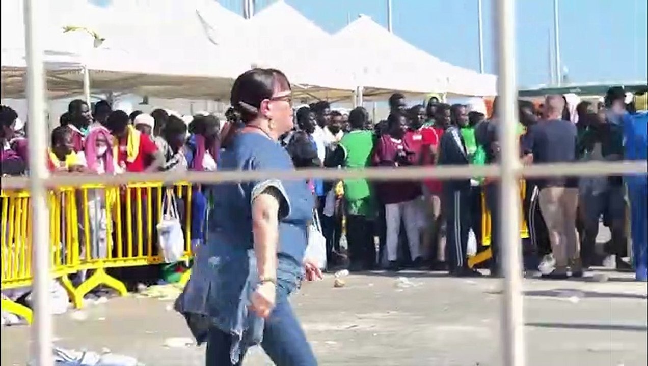Prosegue senza sosta il flusso di migranti diretto a Lampedusa.