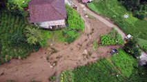 Le ruisseau a débordé à cause de la pluie qui a été efficace à Rize ! 11 maisons avec 28 personnes ont été évacuées, certaines maisons ont été démolies