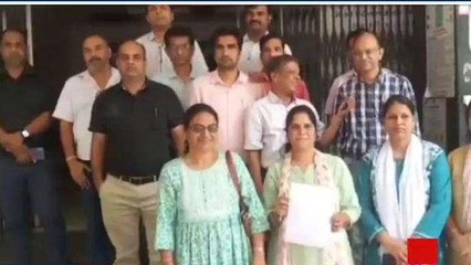 चित्तौड़गढ़: सहायक अभियंताओं ने कलेक्‍ट्रेट पर प्रदर्शन कर सौंपा ज्ञापन, जानिए मांग