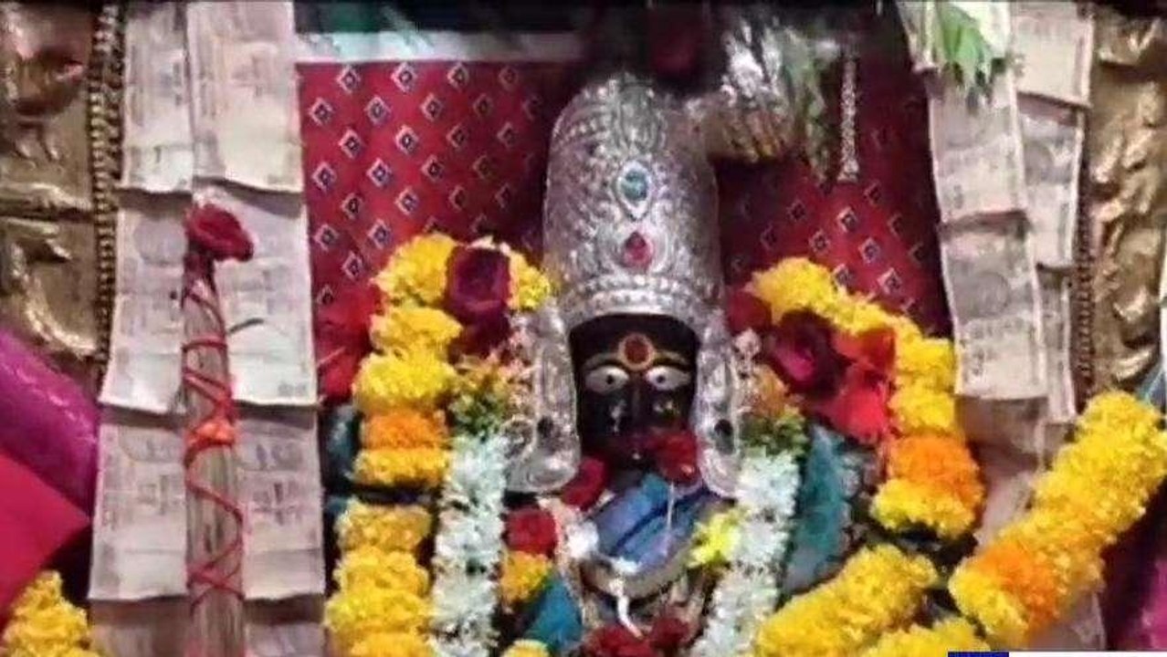 కోనసీమ జిల్లా: కరెన్సీ నోట్లతో అమ్మవారి దర్శనం
