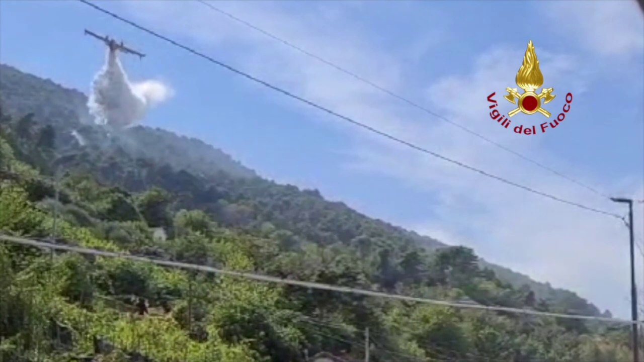 Proseguono operazioni di spegnimento incendi vegetazione nel sanremese