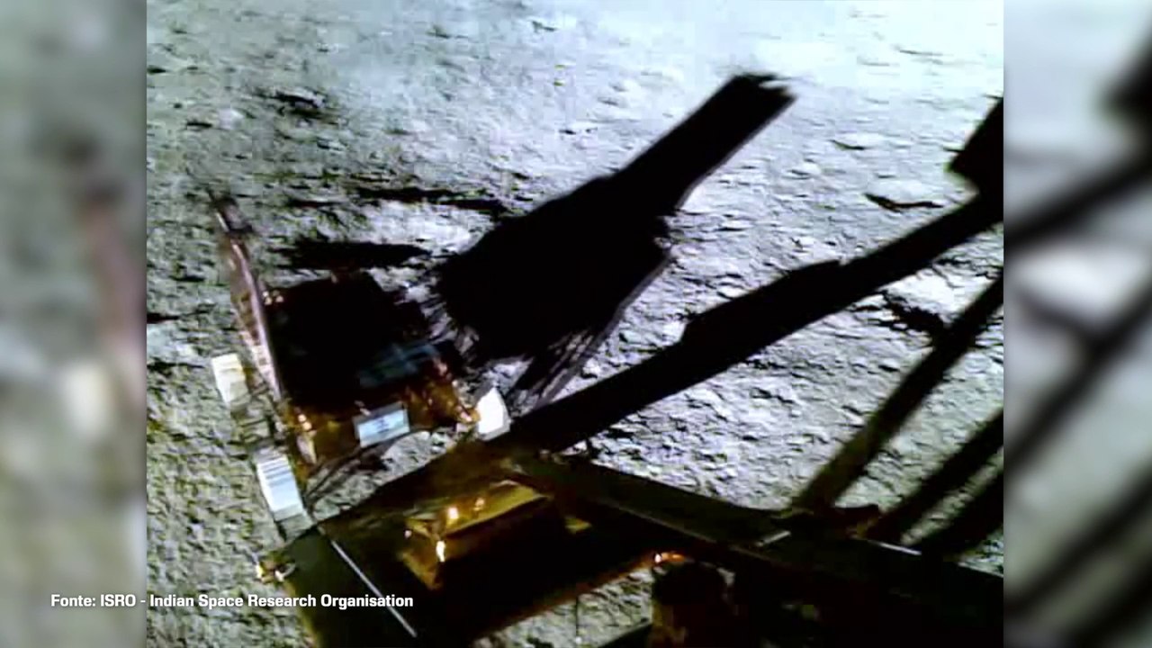 Luna, il rover indiano inizia l'esplorazione