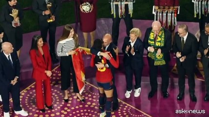 Rubiales non si dimette: era solo un bacetto come a una figlia