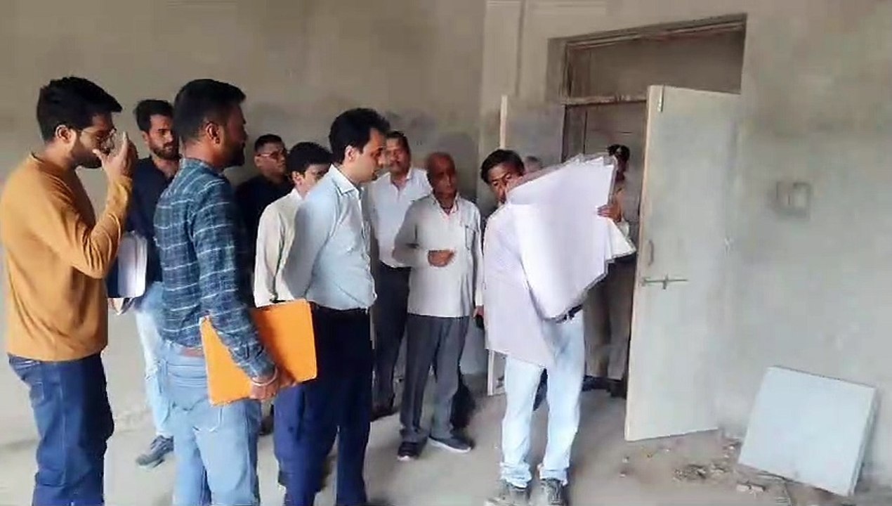 कलक्टर पोसवाल ने ग्रामीण क्षेत्रों में की स्वास्थ्य सेवाओं की पड़ताल