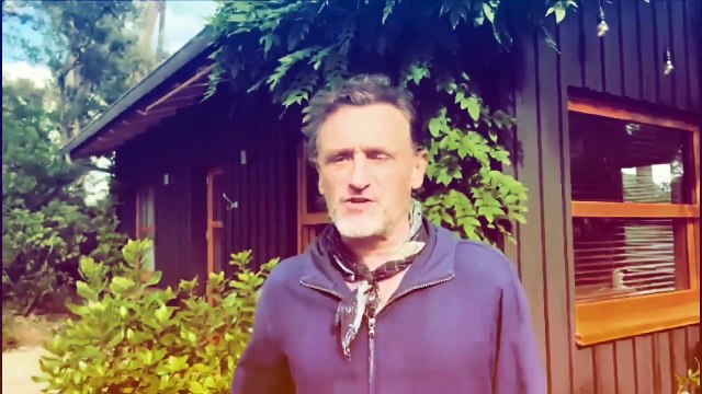 Découvrez en vidéo toutes les stars qui rendent hommage à Nikos Aliagas avant ses adieux demain à 50 Mn Inside après 16 ans à l'antenne sur TF1 dans cette émission