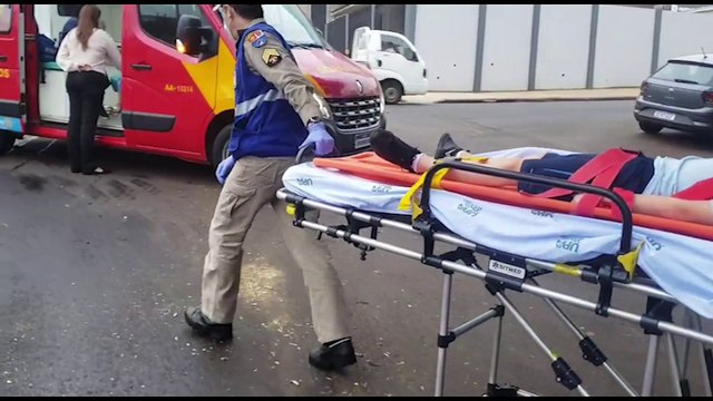 Quatro veículos se envolvem em forte colisão na Rua Antonina, em Cascavel