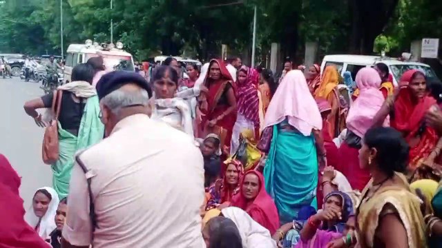 मानदेय और प्रोत्साहन राशि नहीं मिलने पर 1 हजार से अधिक मितानिनों ने किया कलेक्टोरेट के सामने चक्काजाम