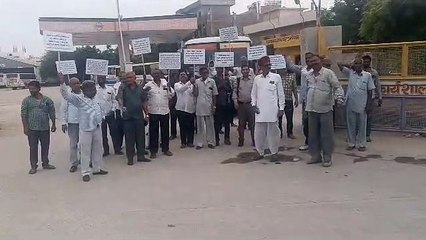 राज्य सरकार के खिलाफ सडक़ पर उतरा रोडवेज
