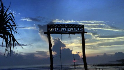 The Most Beautiful Beach That Must Be Visited by Foreign Tourists