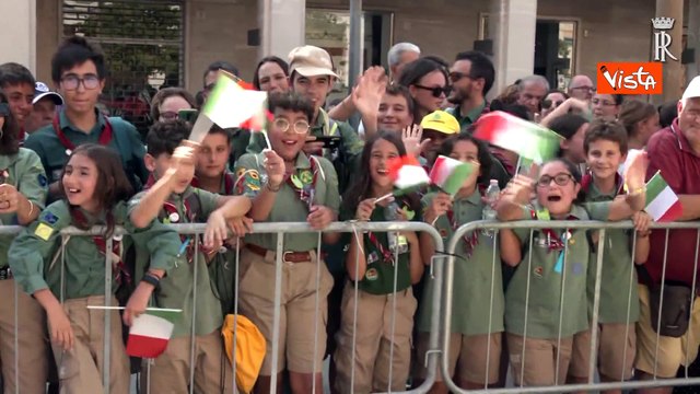 Il Presidente Mattarella acclamato al suo arrivo ad Argenta: Sergio! Sergio!