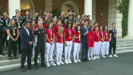 El presidente del fútbol español se niega a dimitir tras el caso del beso forzado