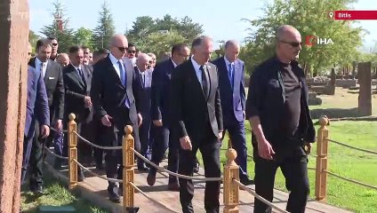 Cumhurbaşkanı Erdoğan, Ahlat'ta Selçuklu mezarlığını ziyaret etti
