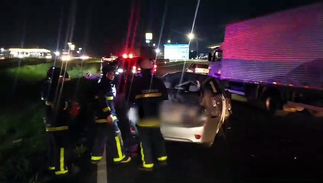 Duas pessoas ficam feridas em capotamento na BR-467