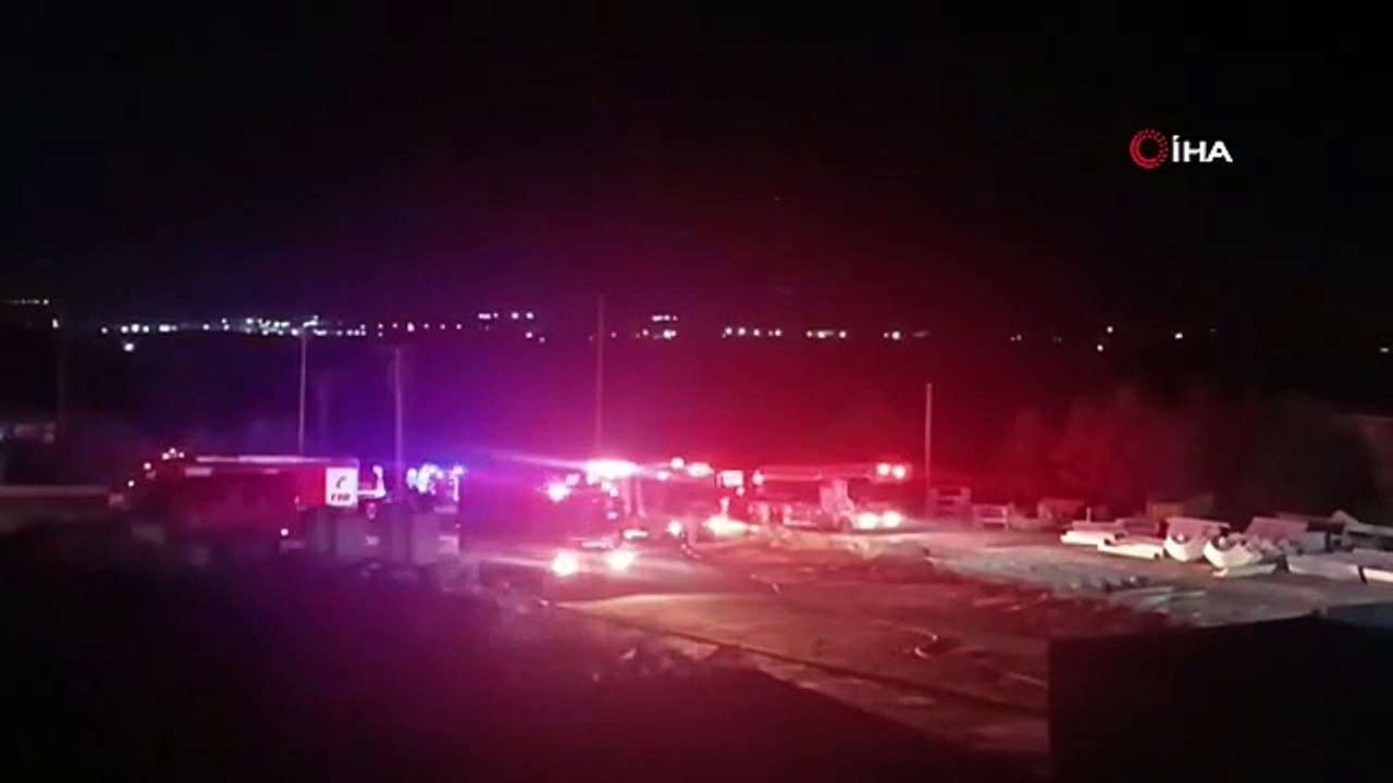 Kocaeli'de asfalt eritme tankında patlama: Alevler geceyi aydınlattı