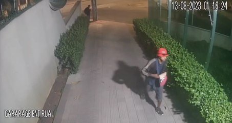 'Samurai' do Santo Antônio usa espada japonesa para evitar roubo de bicicletas