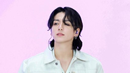 "정국이 행복하길" 방탄소년단 정국 中팬클럽 생일 기념 '핫 100 1위 아기전하' 대형 조형물 설치..'초특급 팬심'