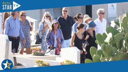 Obsèques de Pierre Cornette de Saint Cyr  la soeur de Chantal Goya et Lisa Azuelos endeuillées, les