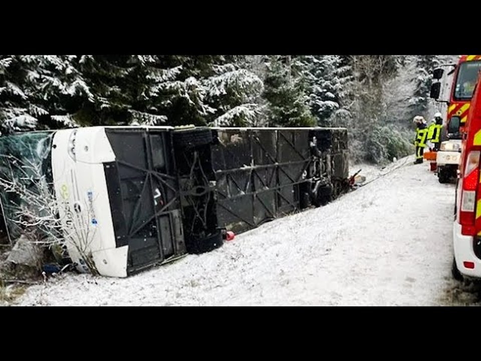Un bus scolaire se renverse dans le Doubs : trois adolescents blessés
