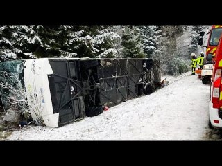 Un bus scolaire se renverse dans le Doubs : trois adolescents blessés